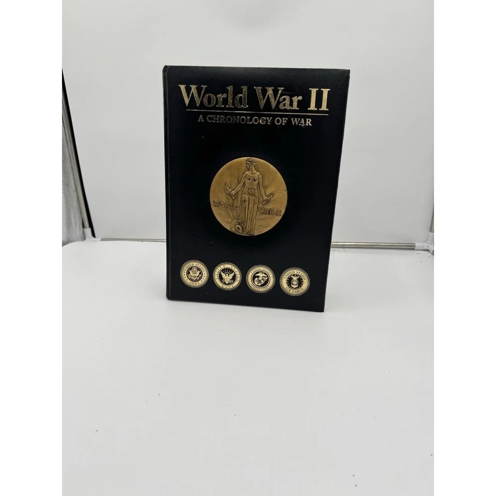 World War II : A Chronology of War by Raymond K. Bluhm (2008, Hardcover)